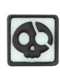 Pirate PVC embleem (helendav/must)